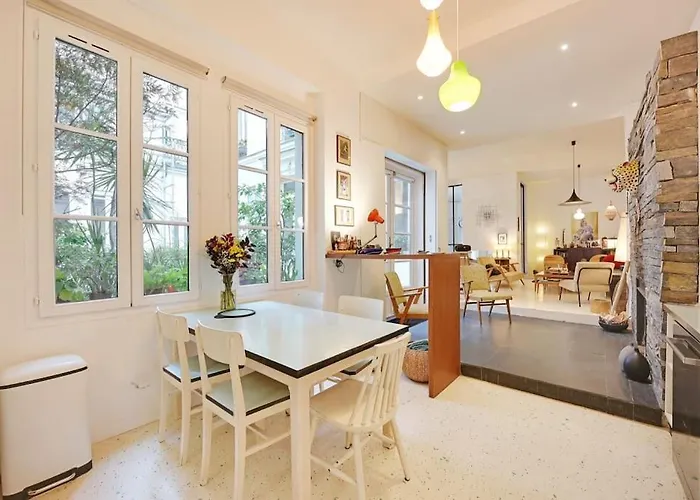 Spacious Vintage Duplex Flat - Gare Du Nord 파리